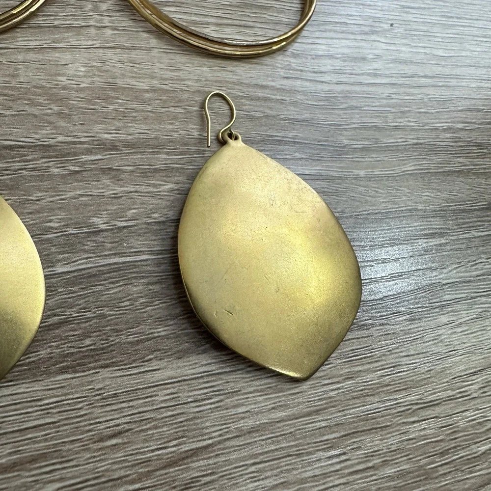 The Unbranded Brand pairs gold